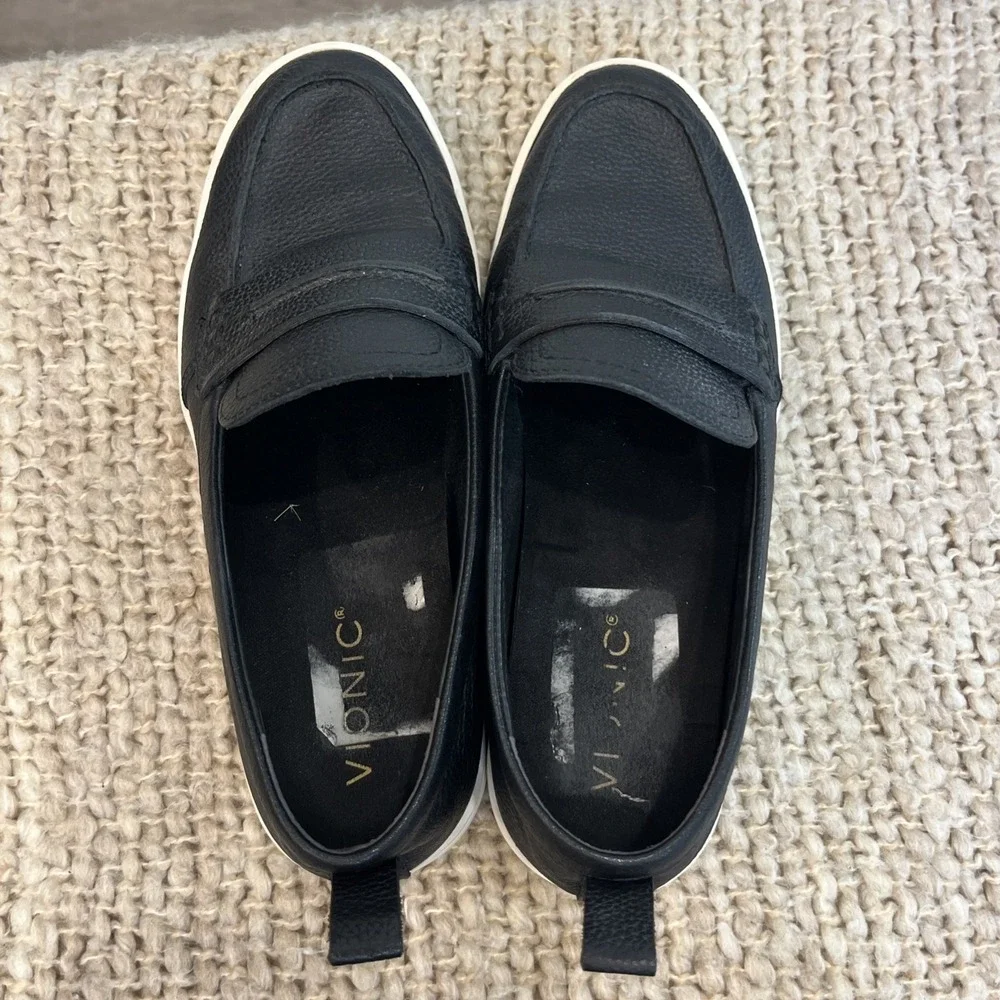Vionic Chantel Penny Loafer Leather Slip-On Loafers Women's Size 7.5 Black White